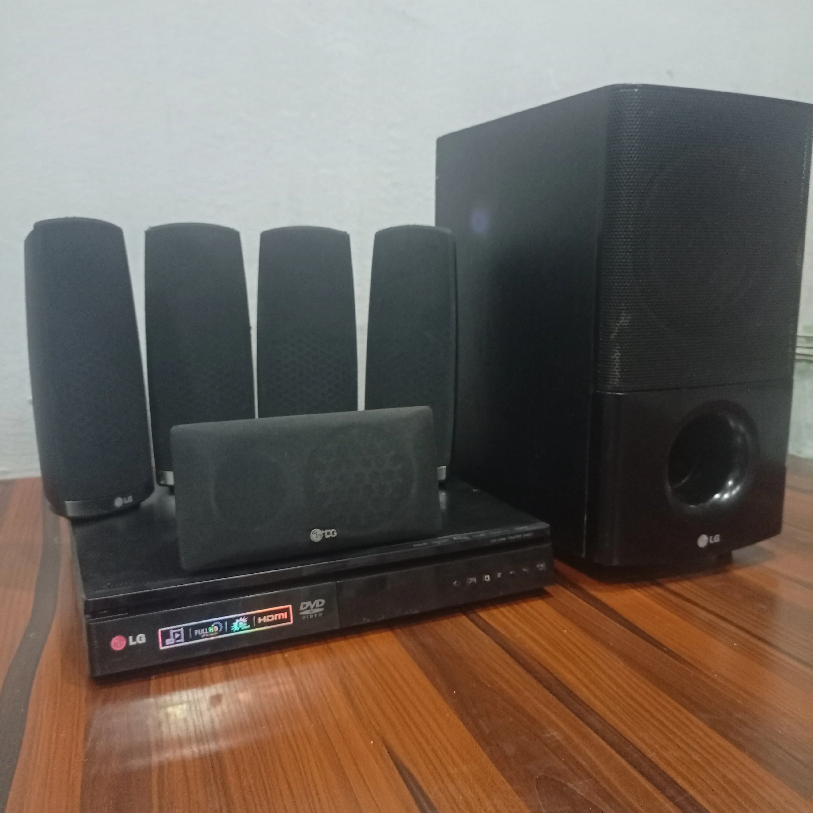 LG 5.1Ch 1000W DVD Home Theater System (USB, FM, Aux, Optical, HDMI Out) - Foreign Used