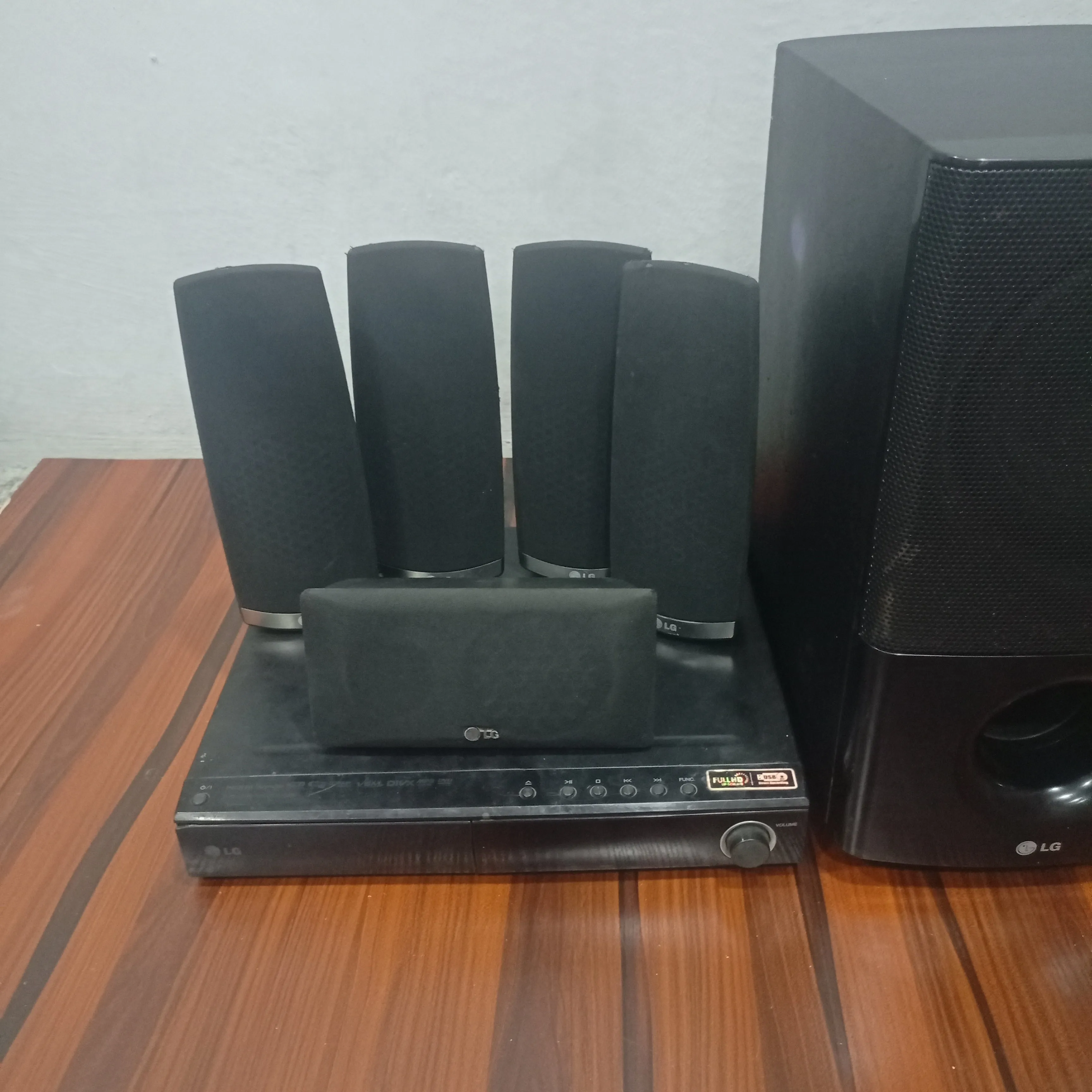 LG 5.1Ch 850W DVD Home Theater Complete Set (USB, FM, Aux, Optical, HDMI Out) - Foreign Used