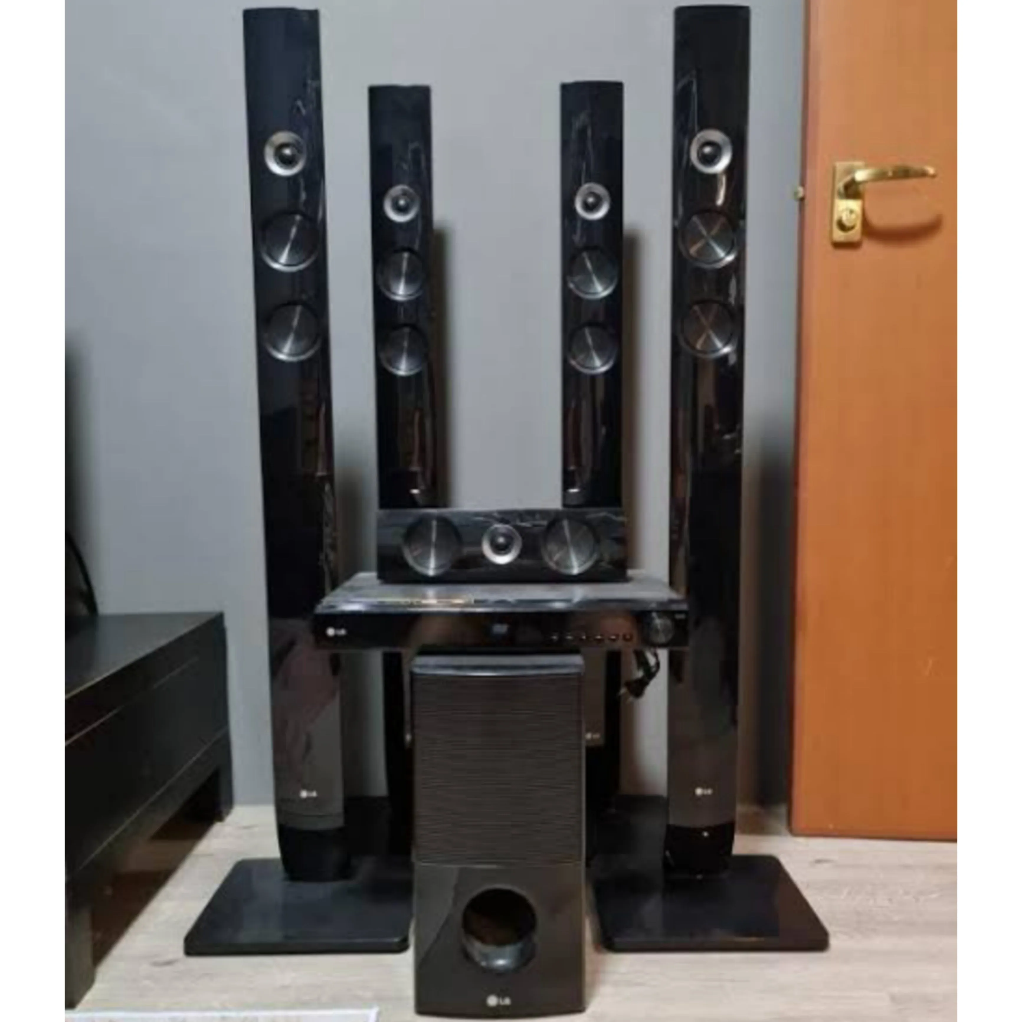 LG HT906TA 5.1Ch 1100W Tower Bluetooth DVD Home Theater System (USB, FM, Aux, Optical, HDMI Out) - Foreign Used